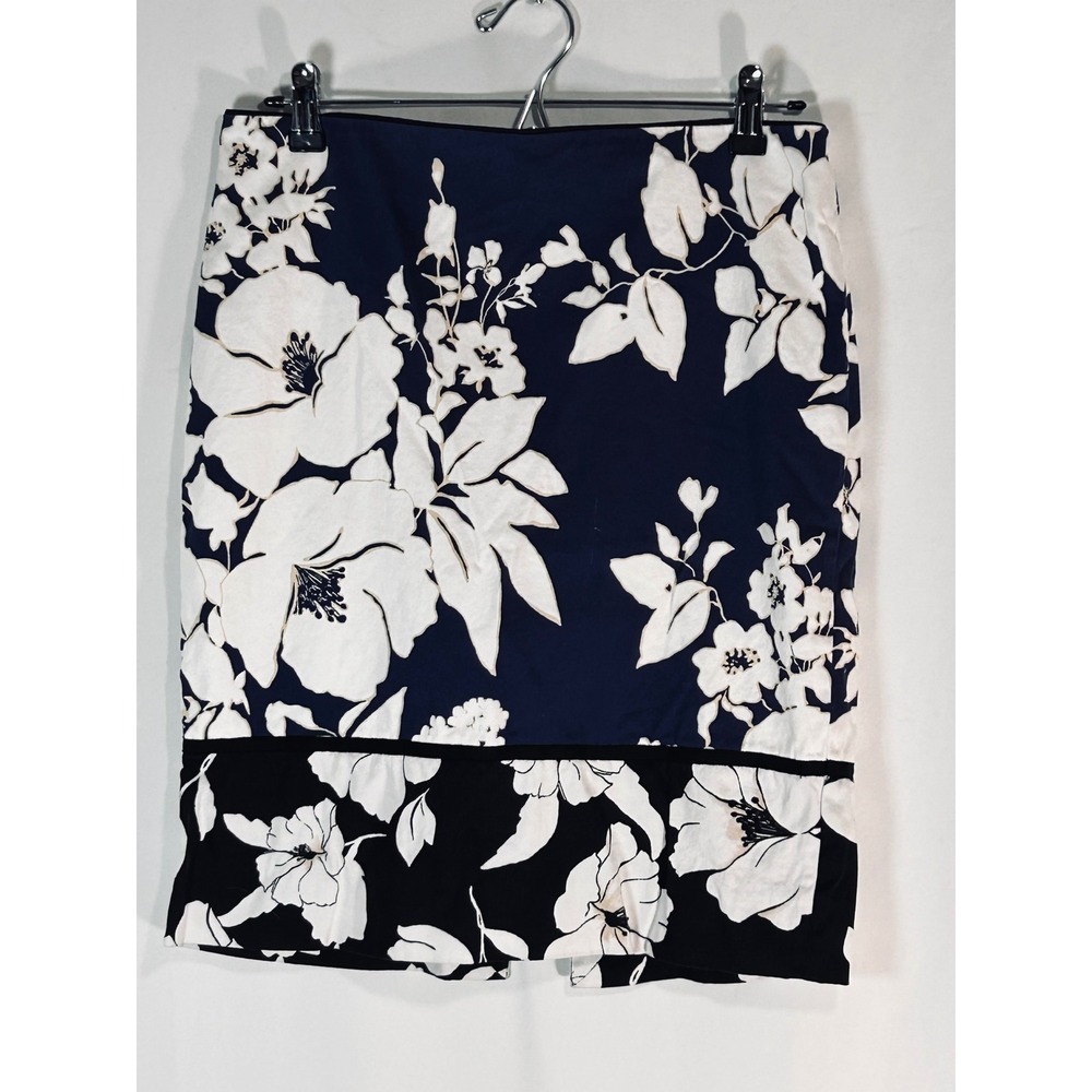White House Black Market Floral Pencil Skirt Navy Black White Size 4 RN111459
